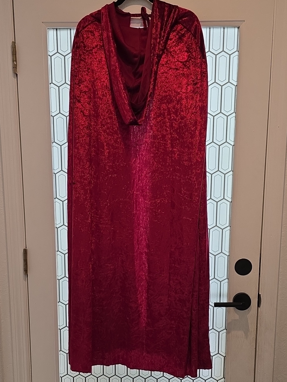 Spirit Crimson Hooded Cape - Picture 3 of 3